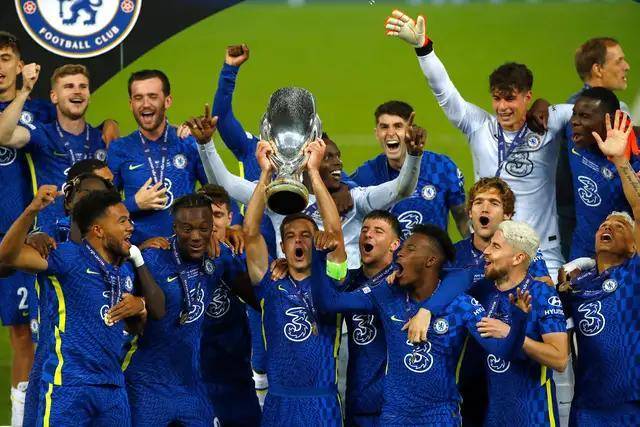 杜星霖新任男助理亮相，张纪中态度引关注