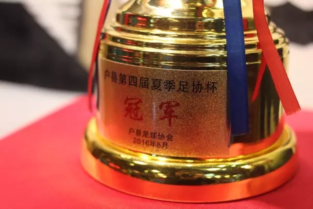 气氛融洽！湖人官推晒众将打高尔夫帅照 东契奇评论调侃范德彪
