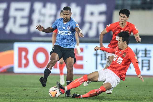 法布雷加斯：首场欧冠只是普通比赛，最终阵容尚未确定